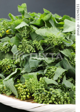 ザルに盛られたかき菜 ザルに盛られたかき菜 113246231