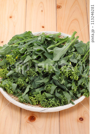 ザルに盛られたかき菜 ザルに盛られたかき菜 113246281