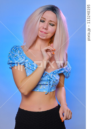girl in wig girl in wig 113248195