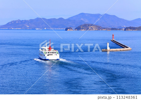 【香川県】高松シンボルタワー展望台から見た高松港と瀬戸内海の島々（サンポート高松） 113248361
