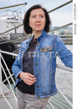 beautiful senior woman 113249140
