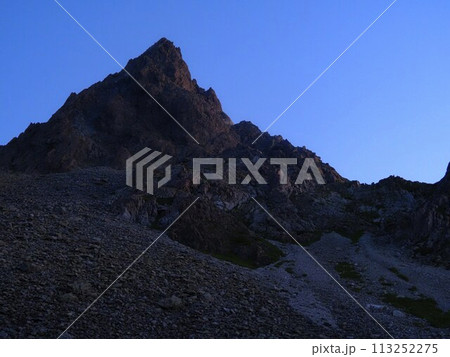 夜明けの槍ヶ岳 夜明けの槍ヶ岳 113252275