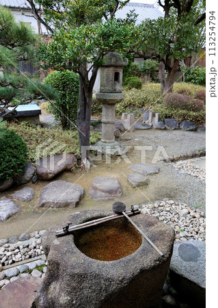 富田林市寺内町　旧家　街並み　蹲つくばい 113254794
