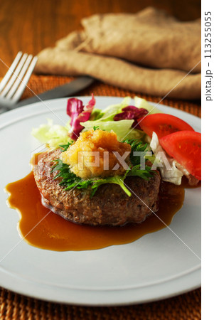 和風おろしハンバーグ 自家製ポン酢ソースで 和風おろしハンバーグ 自家製ポン酢ソースで 113255055