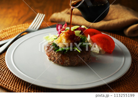 和風おろしハンバーグ 自家製ポン酢ソースをかけて 和風おろしハンバーグ 自家製ポン酢ソースをかけて 113255199