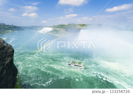 虹のかかるナイアガラフォールズとナイアガラ川 / Niagara Falls 虹のかかるナイアガラフォールズとナイアガラ川 / Niagara Falls 113256720