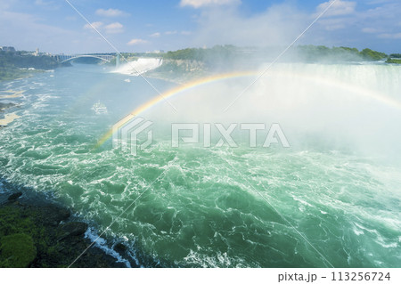 虹のかかるナイアガラフォールズとナイアガラ川 / Niagara Falls 虹のかかるナイアガラフォールズとナイアガラ川 / Niagara Falls 113256724