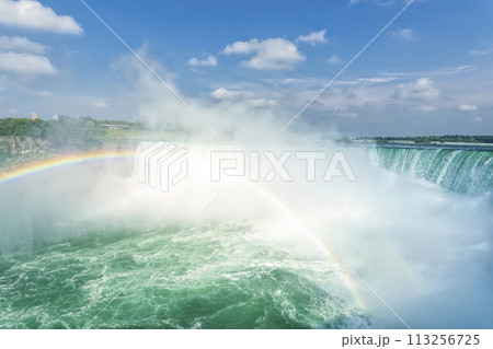 虹のかかるナイアガラフォールズ (カナダ滝) / Niagara Falls 113256725