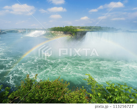 虹のかかるナイアガラフォールズとナイアガラ川 / Niagara Falls 虹のかかるナイアガラフォールズとナイアガラ川 / Niagara Falls 113256727