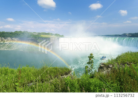 虹のかかるナイアガラフォールズ (カナダ滝) / Niagara Falls 113256732