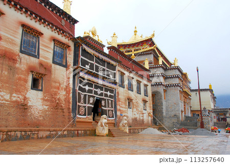 中国　雲南省　シャングリラ　松賛林寺 113257640