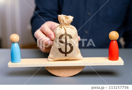 Money dispute in court. Search for a compromise. Mediation of conflicting parties. Business partnership. Amount of compensation. Requirements of the parties. Money dispute in court. Search for a compromise. Mediation of conflicting parties. Business partnership. Amount of compensation. Requirements of the parties. 113257756