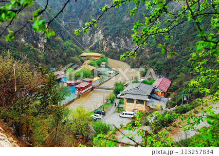 中国　雲南省　シャングリラ県　茶馬古道　天生橋温泉 113257834