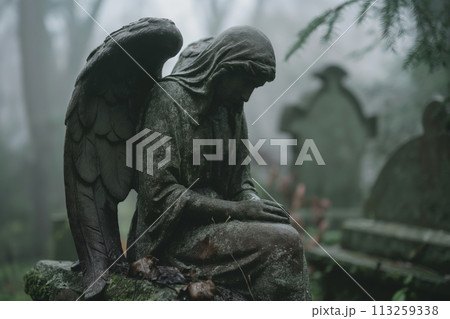 An old statue of a mourning angel on a...のイラスト素材 [113259338] - PIXTA