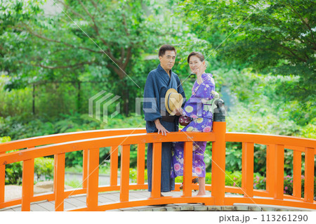 浴衣のミドル夫婦 113261290