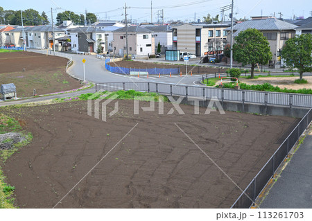 住宅街と畑　不動産素材　 113261703
