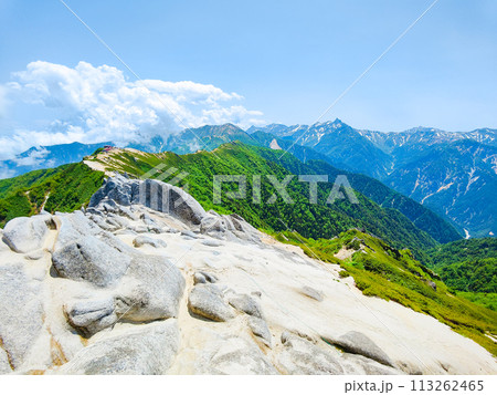 夏の燕岳登山(燕岳山頂から燕山荘・槍ヶ岳方面の眺め) 夏の燕岳登山(燕岳山頂から燕山荘・槍ヶ岳方面の眺め) 113262465