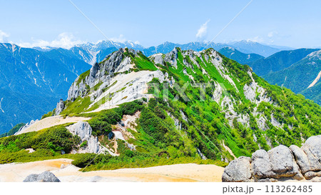 夏の燕岳登山(燕岳山頂から望む北燕岳) 夏の燕岳登山(燕岳山頂から望む北燕岳) 113262485
