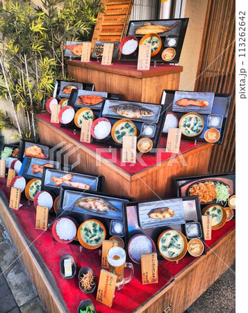 食堂の店先の食品サンプル 食堂の店先の食品サンプル 113262642