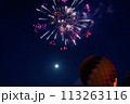 バルーンフェスティバルと打ち上げ花火の風景 113263116