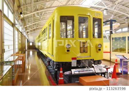 レトロ電車館内展示の名古屋市地下鉄100形 レトロ電車館内展示の名古屋市地下鉄100形 113263596