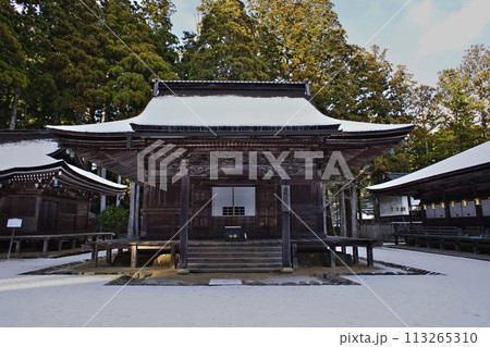 世界遺産高野山の壇上伽藍の孔雀堂の情景 世界遺産高野山の壇上伽藍の孔雀堂の情景 113265310