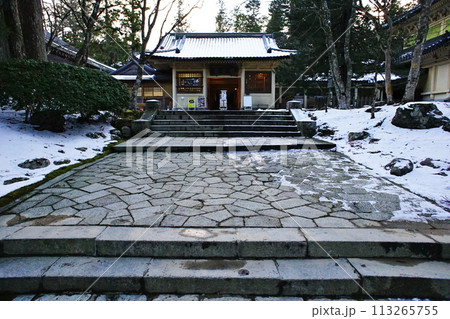 世界遺産高野山の霊宝館の情景 世界遺産高野山の霊宝館の情景 113265755