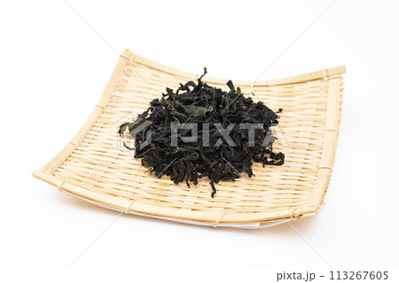 白背景に乾燥わかめ 113267605