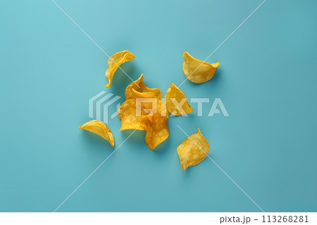 Golden Crunch Delight: Pattern of Crispy Potato...のイラスト素材 [113268281 ...