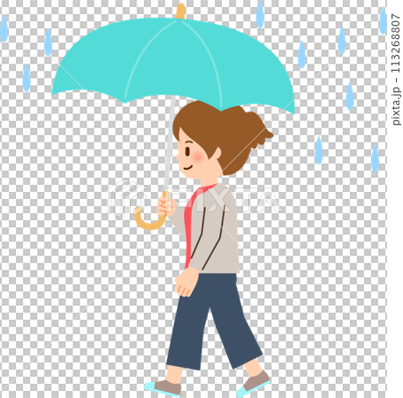 微笑的女人撐著雨傘在雨中行走 113268807