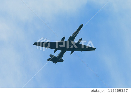 上昇するアメリカ空軍U-2偵察機 113269527