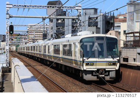 大阪環状線 大正駅付近を走る221系大和路快速 大阪環状線 大正駅付近を走る221系大和路快速 113270517