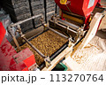 籾に水をかける 113270764