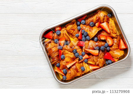 berry croissant casserole in baking dish, top view 113270908