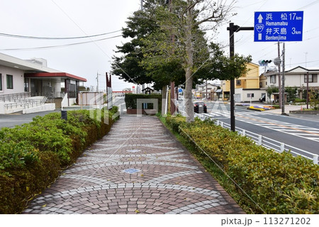 湖西市 東海道本線の新居町駅南口と国道301号 湖西市 東海道本線の新居町駅南口と国道301号 113271202