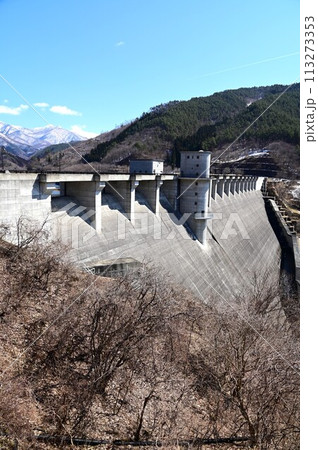 春の早池峰ダムからの風景 春の早池峰ダムからの風景 113273353