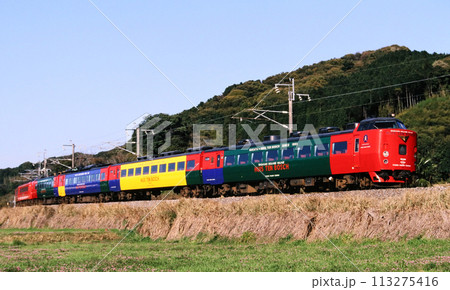 1999年　佐世保線有田駅付近を走る特急ハウステンボス 113275416