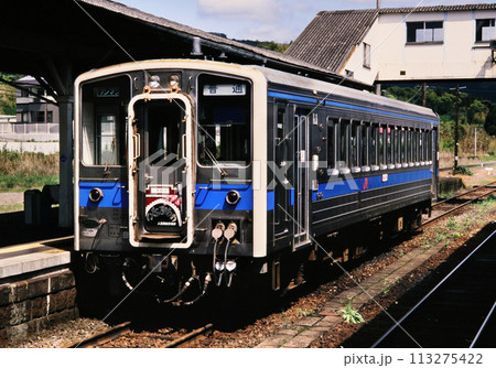1999年　吉松駅に停車するキハ31のいさぶろうしんぺい 113275422