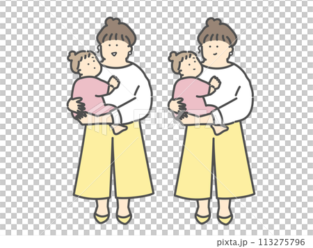 ママに抱っこされる赤ちゃん ママに抱っこされる赤ちゃん 113275796