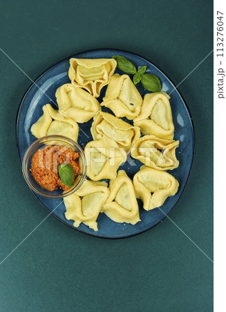Tortelloni pasta, italian traditional pasta Tortelloni pasta, italian traditional pasta 113276047
