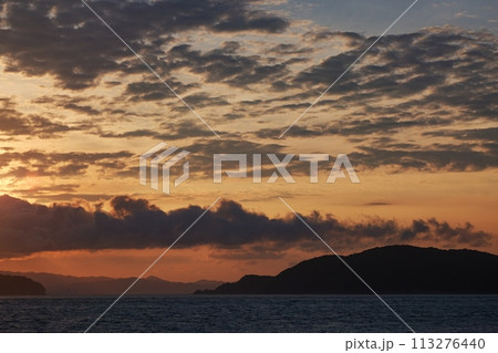 幻想的な夕方の空と海・初夏・望遠・230723pm 幻想的な夕方の空と海・初夏・望遠・230723pm 113276440