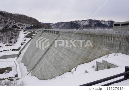 雪解けの新桂沢ダム 113279164