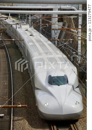 走る東海道新幹線 113279477