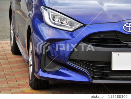 自動車イメージ トヨタヤリスのフロントマスク 自動車イメージ トヨタヤリスのフロントマスク 113280303