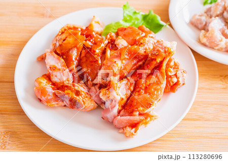 甘辛ソースに漬けた手羽先の開き 甘辛ソースに漬けた手羽先の開き 113280696