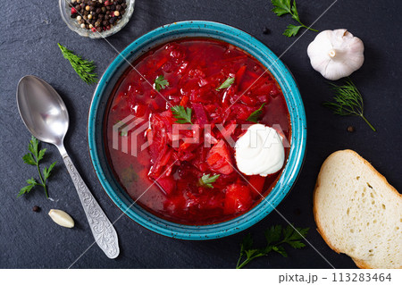 Homemade bowl with borscht and herbs 113283464