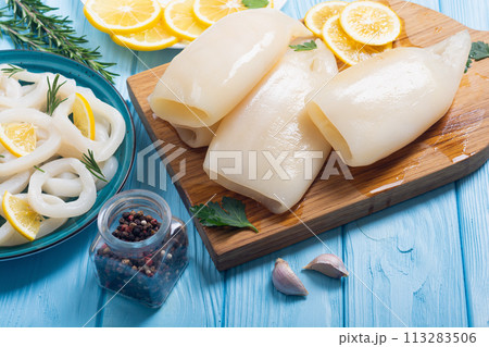 Squid rings and tubes with lemon 113283506