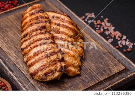 Delicious fresh grilled chicken fillet with spices and herbs 113286380