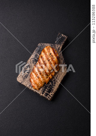 Delicious fresh grilled chicken fillet with spices and herbs 113286388