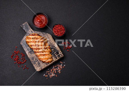 Delicious fresh grilled chicken fillet with spices and herbs 113286390